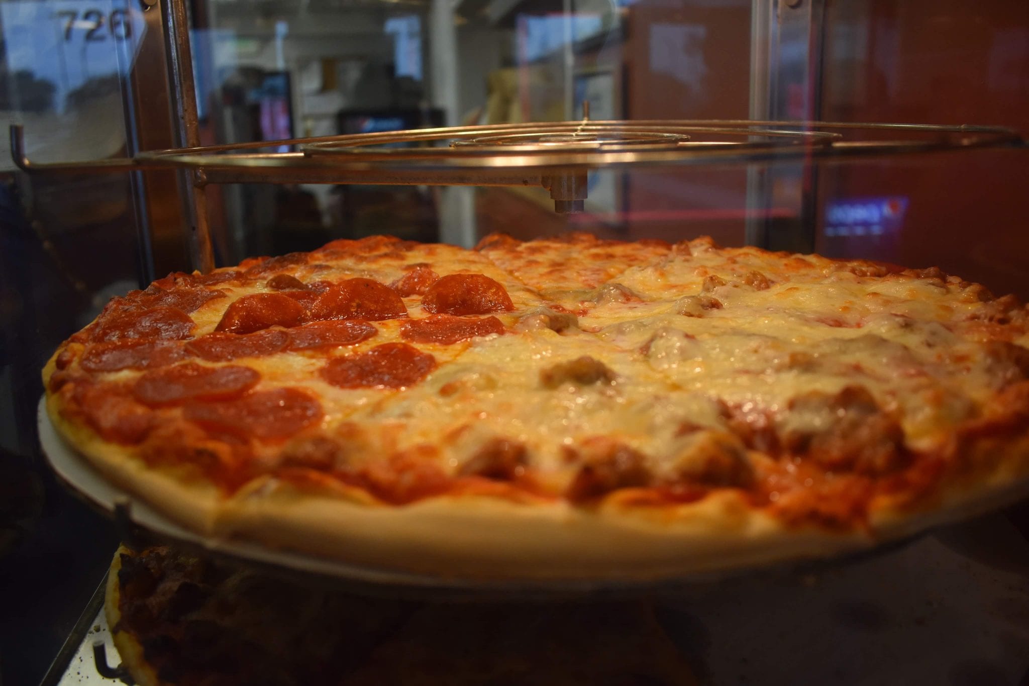 St. Louis-Style vs. Chicago Tavern-Style Pizza - Slice Pizza Blog